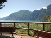 Ein Aussichtspunkt oberhalb der Marmitte dei Giganti zwischen Torbole und Nago