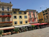 Die Altstadt von Lugano mit ihren zahlreichen Plätzen und Cafes Die Altstadt von Lugano mit ihren zahlreichen Plätzen und Cafes