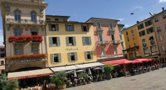 Die Altstadt von Lugano mit ihren zahlreichen Plätzen und Cafes