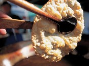 Eine Spezialität aus dem Pustertal sind die "Tirtlan", mit Spinat und Ricotta, Erdäpfel oder Kraut gefüllte Krapfen Eine Spezialität aus dem Pustertal sind die "Tirtlan", mit Spinat und Ricotta, Erdäpfel oder Kraut gefüllte Krapfen