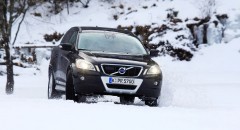 Das Allrad System im Volvo XC 60 erlaubt ein sicheres vorankommen auf verschneiten Straßen