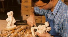 Mit den Händen sehen, mit den Augen fühlen ist das Credo der Holzschnitzer in Gröden