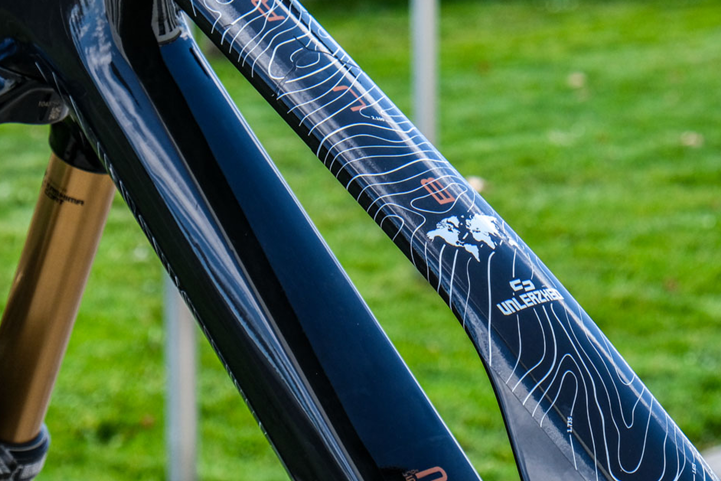 All Mountain Style Rahmenschutzfolie – Honeycomb Design Für Rennrad & Gravel – Transparent, Halbmatt, Stoßfest, Kratzfest – Einfache Anbringung, Made In Barcelona
